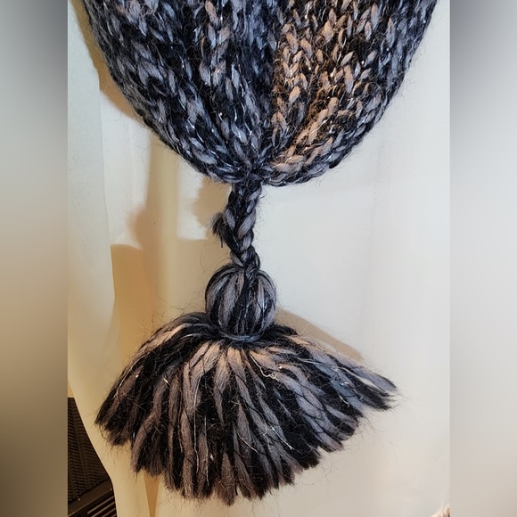 Diane Von Furstenberg Scarf and Gloves - Picture 11 of 12